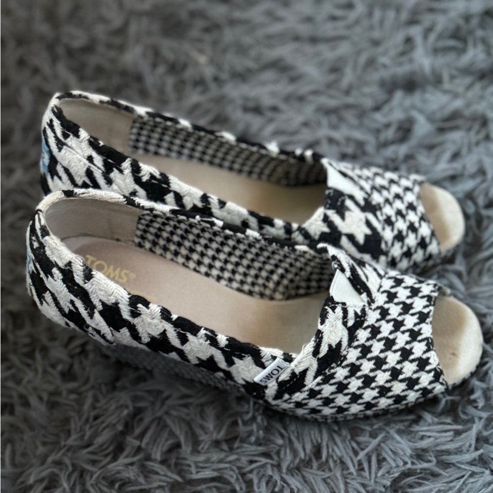 Tom’s Houndstooth Wedges Size 9